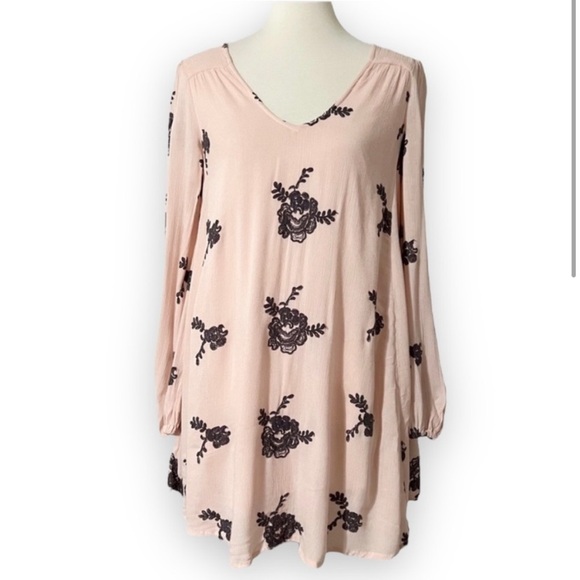 Free People for Revolve Emma’s Austin Embroidered Dress in Soft Pink Medium - Picture 7 of 10